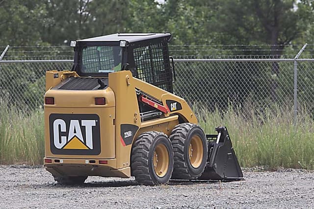 Caterpillar 226B  image 4