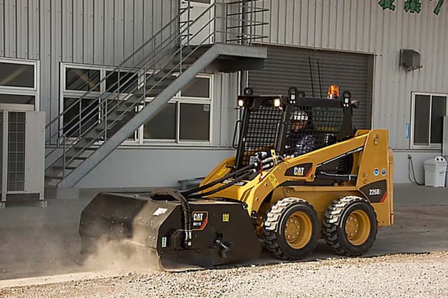Caterpillar 226B  image 2