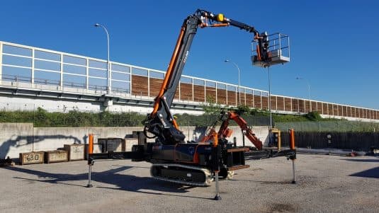 bg-lift-m400-werkbak-minihijskraan Bg Lift M400 rupshijskraan met werkbak en uitgeschoven hijsarm