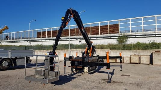 Bg-Lift-M400-minihijsakraan-verkoop Compacte Bg Lift M400 minihijskraan met werkbak aan hijsarm