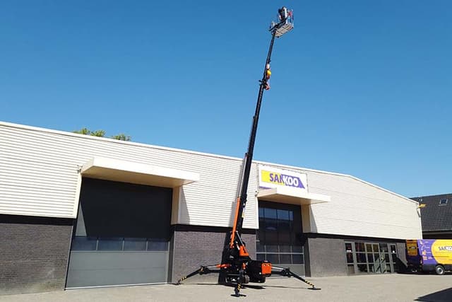 bg-lift-m250-met-werkbak Bg Lift M250 mini hijskraan op rupsen