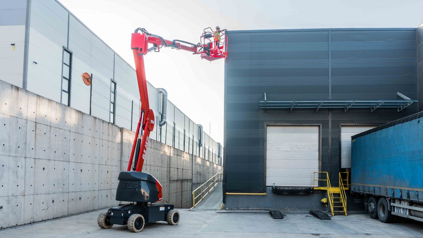 Compacte elektrische knikarmhoogwerker
